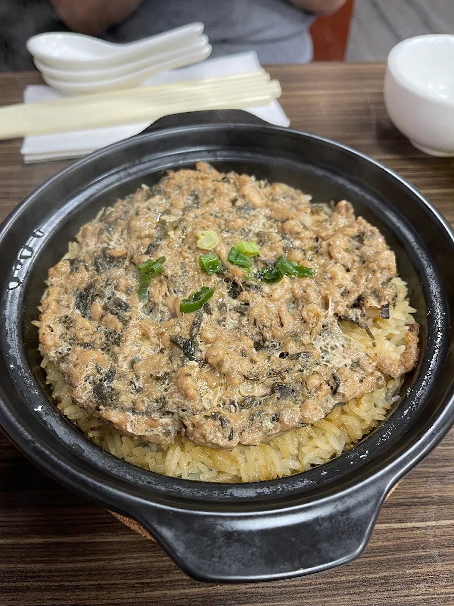 肉餅飯, 知味煲仔饭 (Yonge) Good Taste Casserole Rice